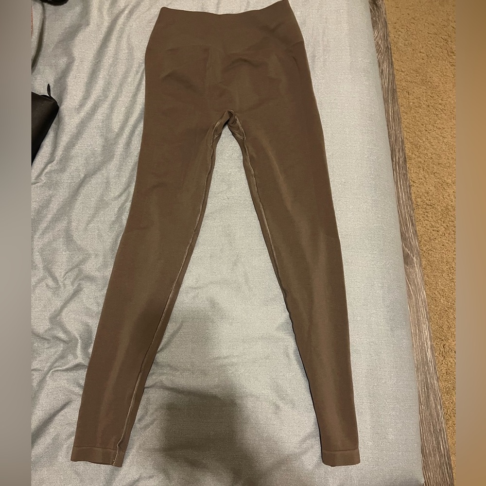 Medium Alphalete Mocha Amplify Legging
